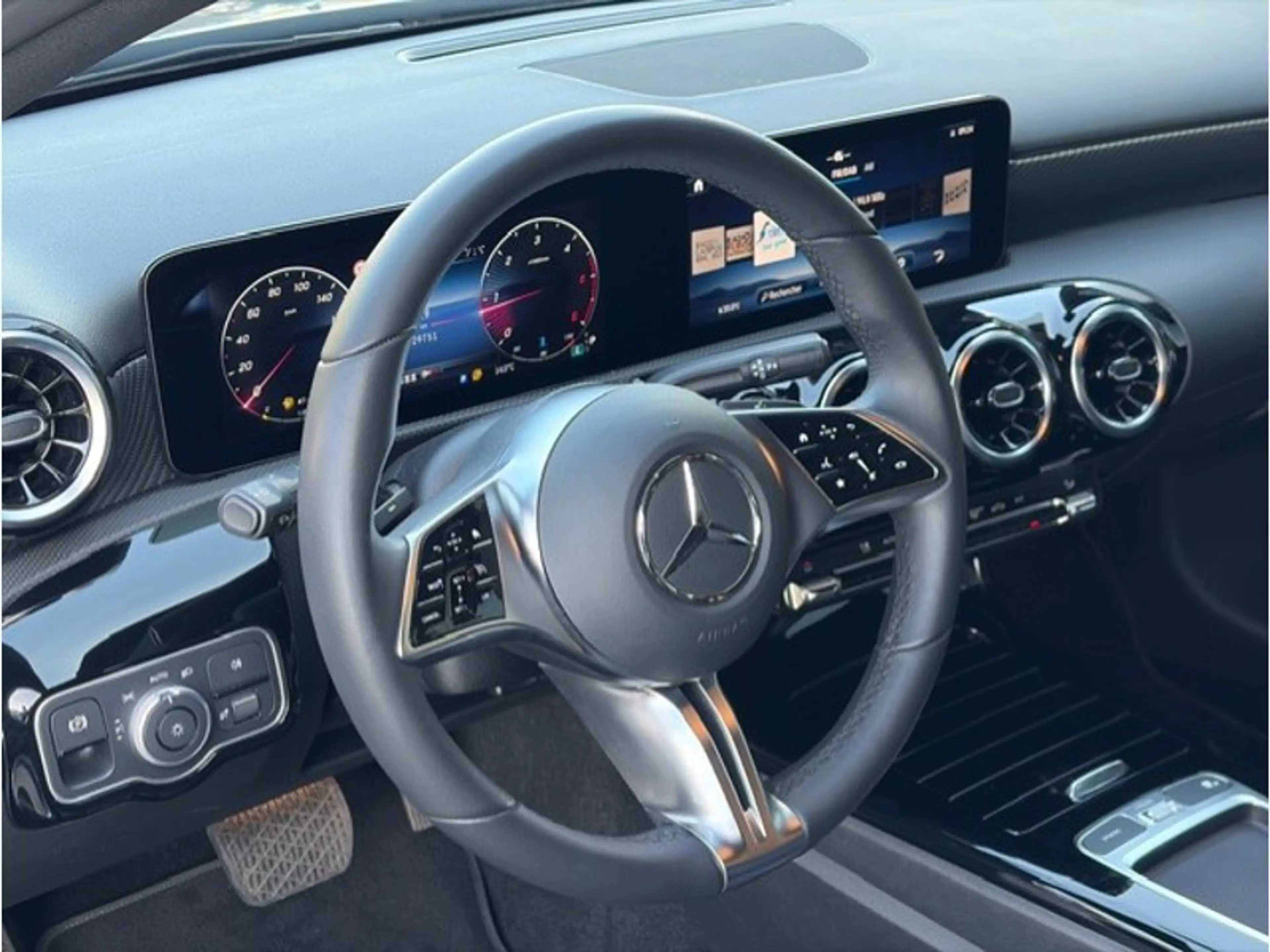Mercedes-Benz A 180 d Luxury Line — photo 3