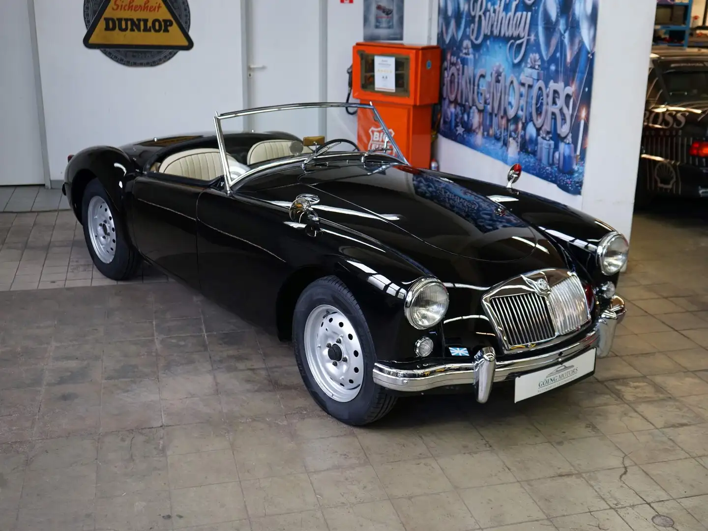 MG MGA in einem tollen Zustand mit H-Kennzeichen und zahlreichen Neuteilen Schwarz - 1