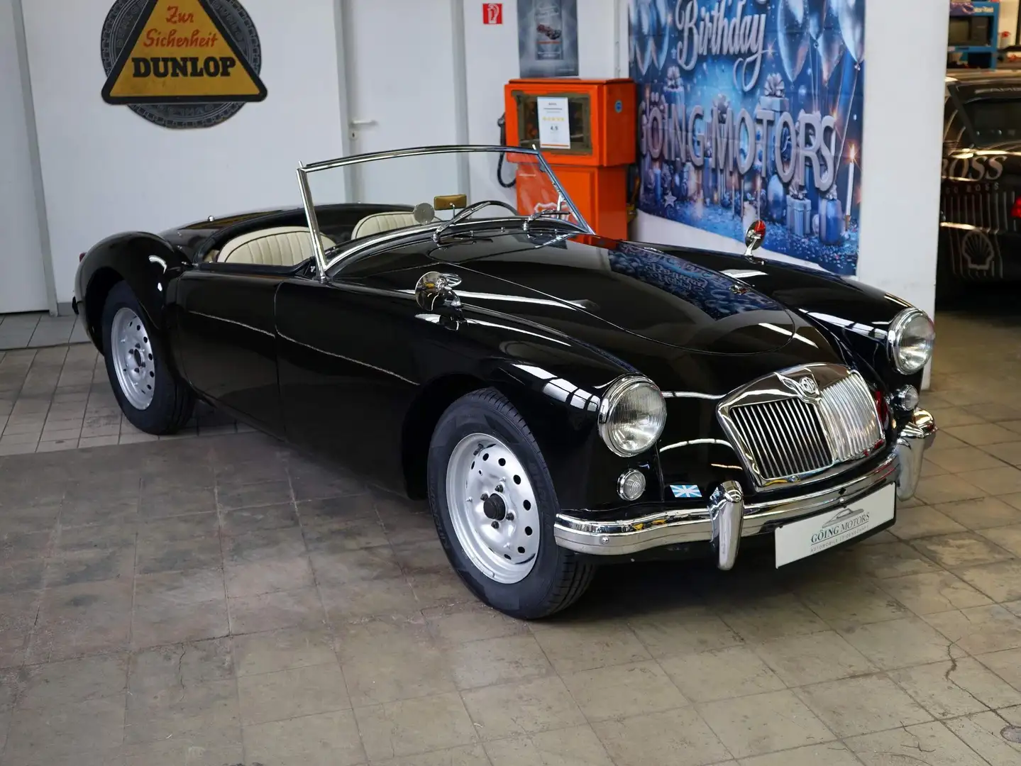MG MGA in einem tollen Zustand mit H-Kennzeichen und zahlreichen Neuteilen Schwarz - 2