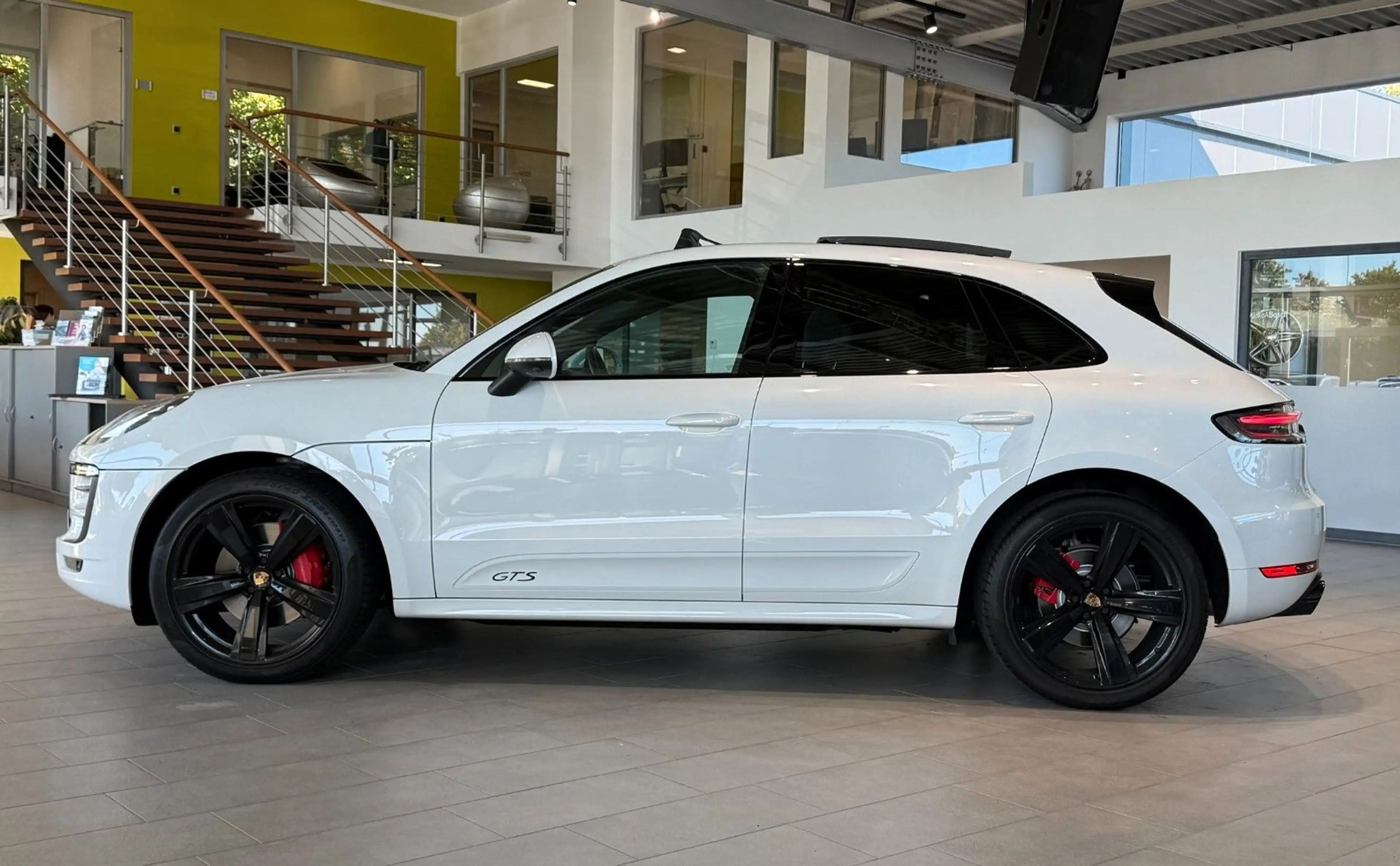 Porsche Macan GTS*Sitzbel.*Memory*360°*Luftfahrwerk* — photo 2