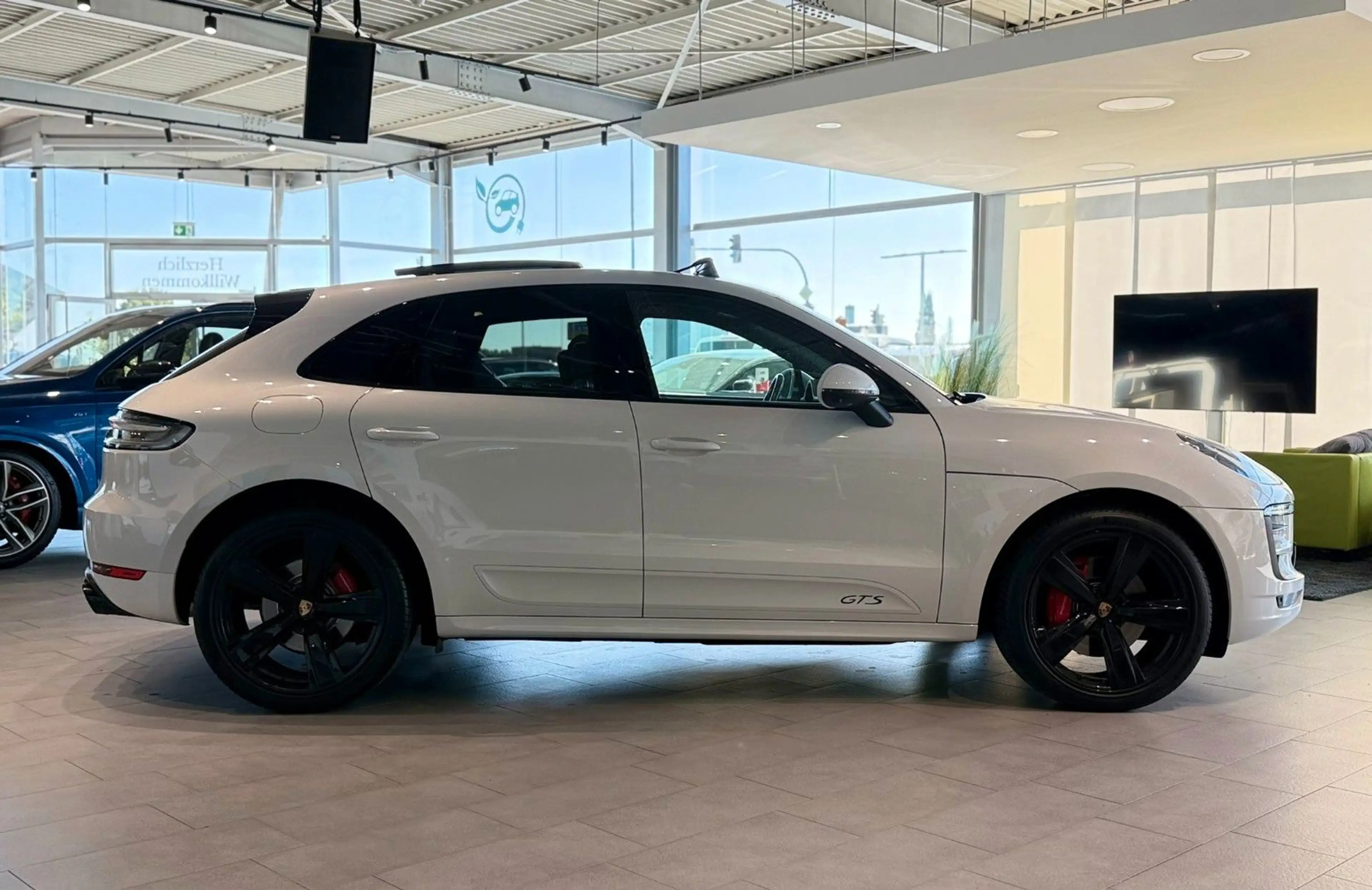 Porsche Macan GTS*Sitzbel.*Memory*360°*Luftfahrwerk* — photo 7