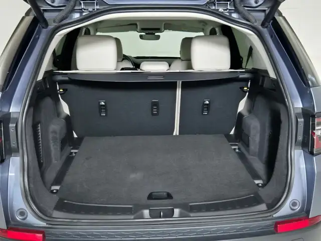Land Rover Discovery Sport view 13