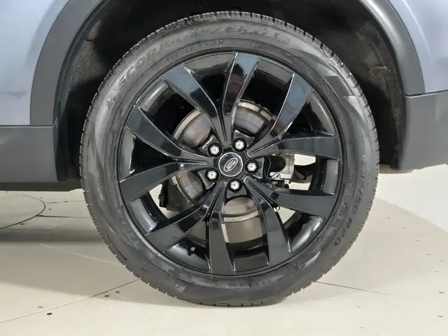 Land Rover Discovery Sport view 9