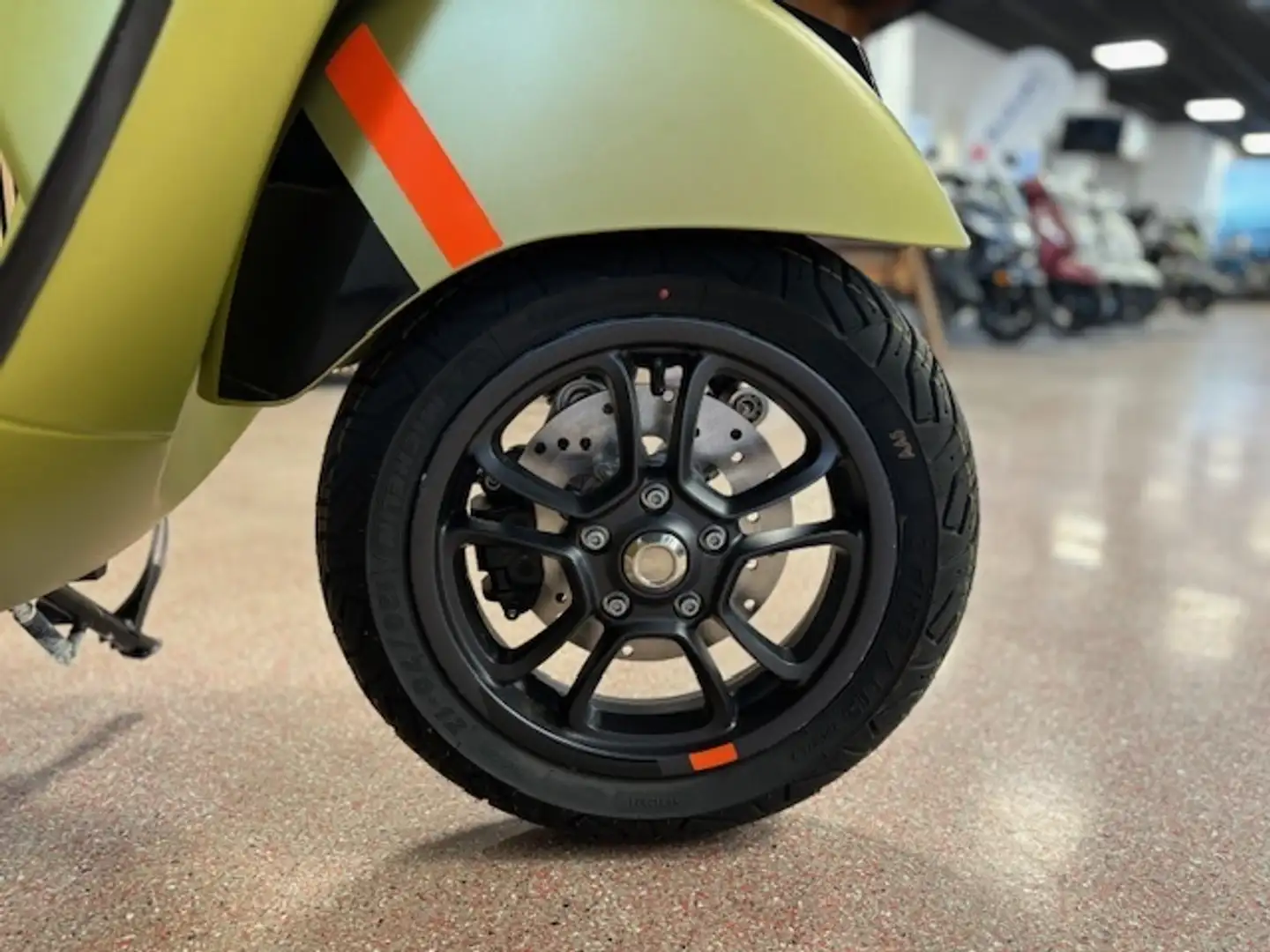 Vespa GTS 300 SUPERSPORT E5 VERDE V03 Verde - 1