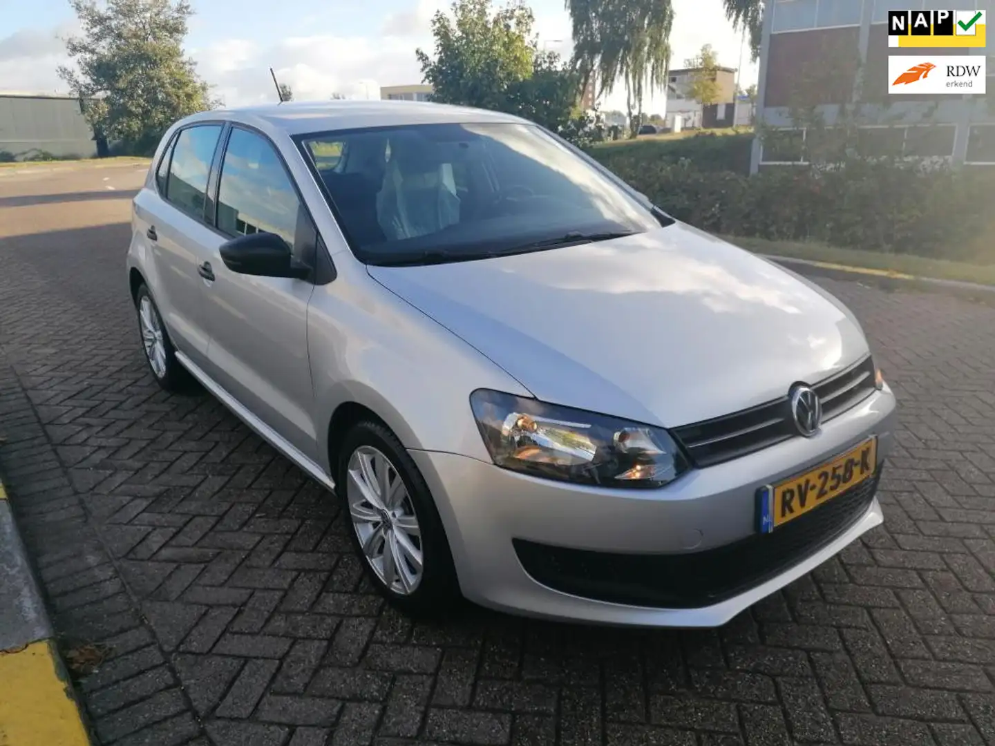 Volkswagen Polo 1.2 Easyline Grijs - 1