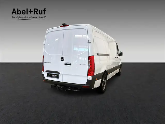 Mercedes-Benz Sprinter view 5