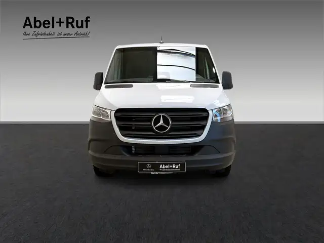 Mercedes-Benz Sprinter view 2