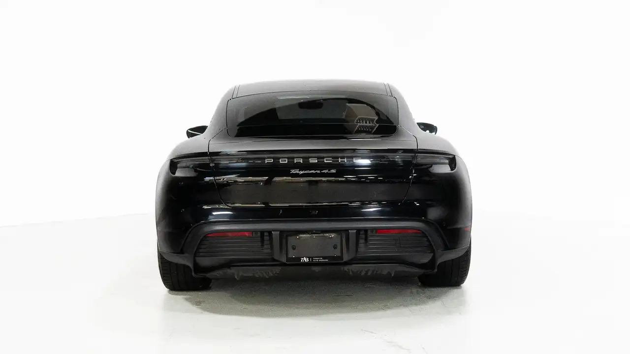 Porsche Taycan снимка Porsche Taycan