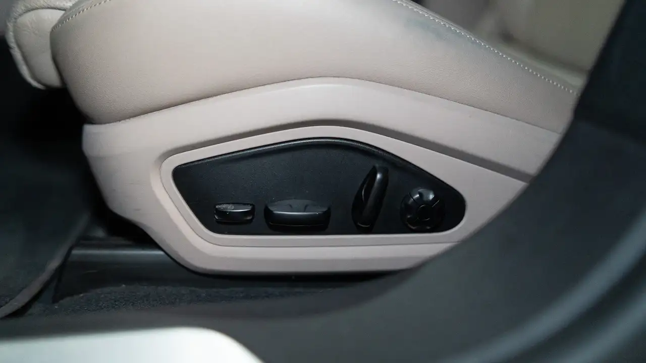 Porsche Taycan снимка Porsche Taycan
