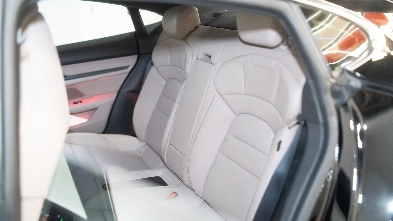 Porsche Taycan снимка Porsche Taycan