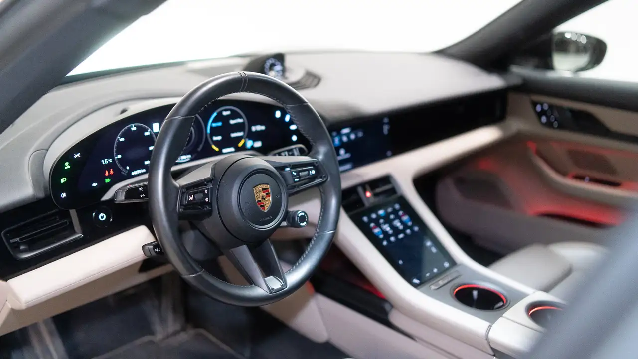 Porsche Taycan снимка Porsche Taycan