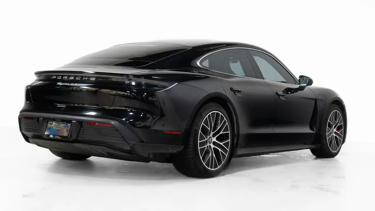 Porsche Taycan снимка Porsche Taycan