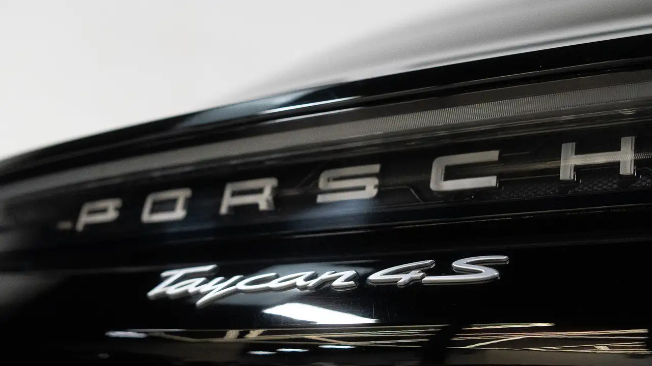 Porsche Taycan снимка Porsche Taycan