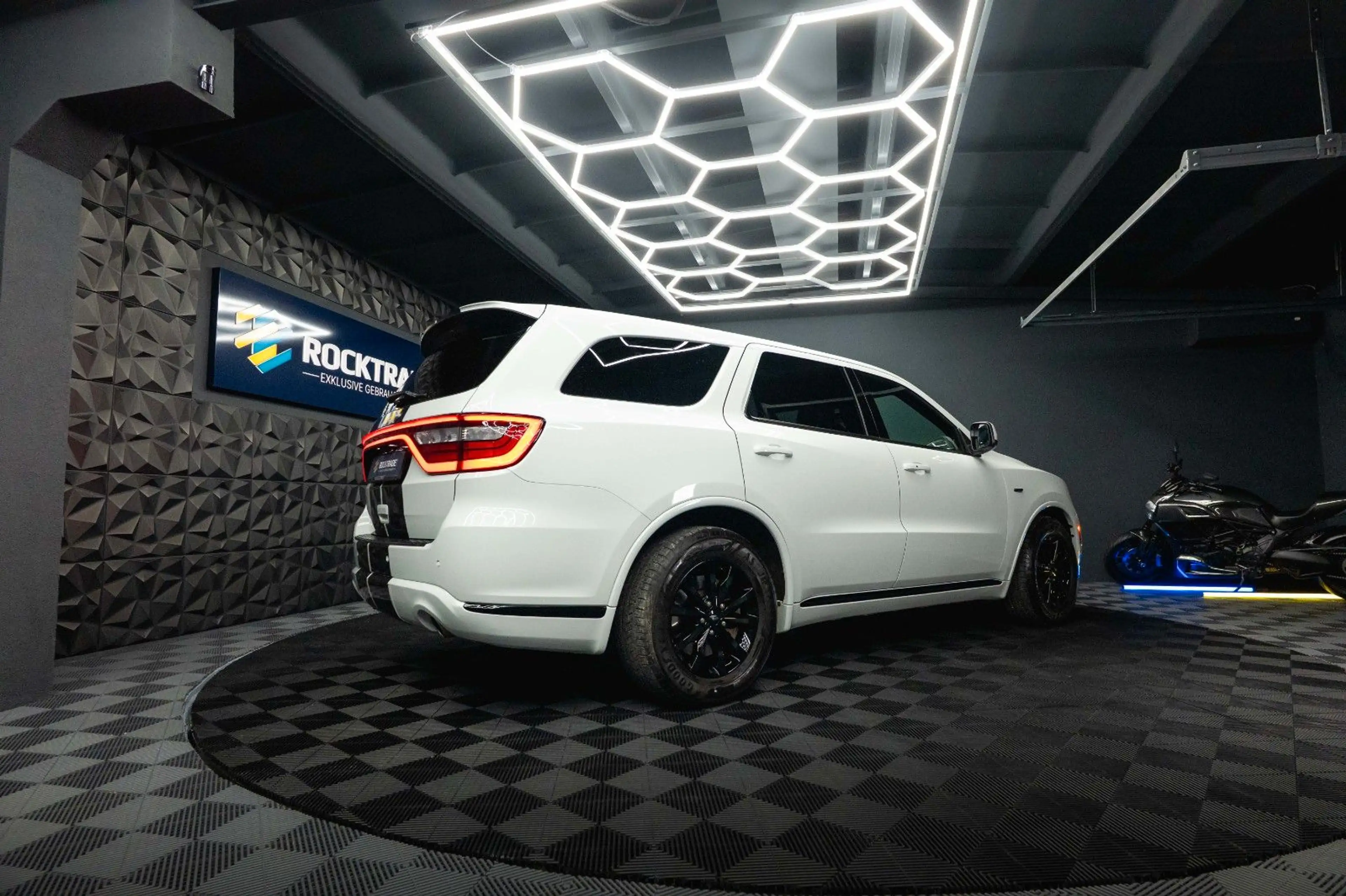 Dodge Durango 5.7 V8 R/T SRT 4x4 Night-Paket Modell 22 — photo 15