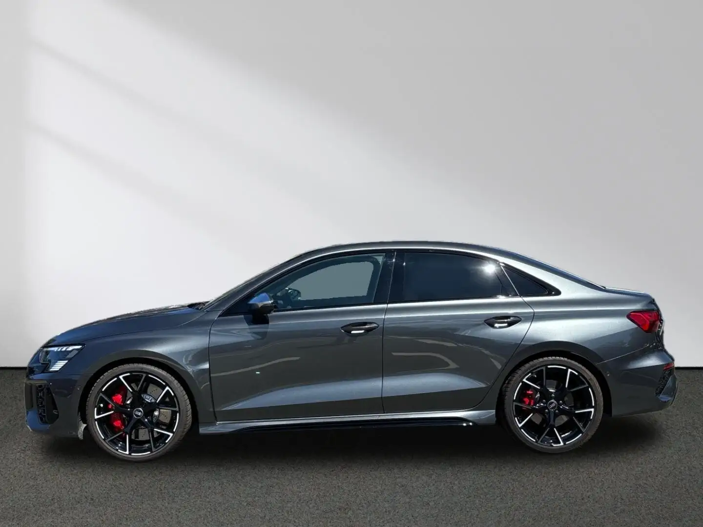 Audi RS3 Limousine 2.5 TFSI quattro MMI Matrix-LED Grijs - 2