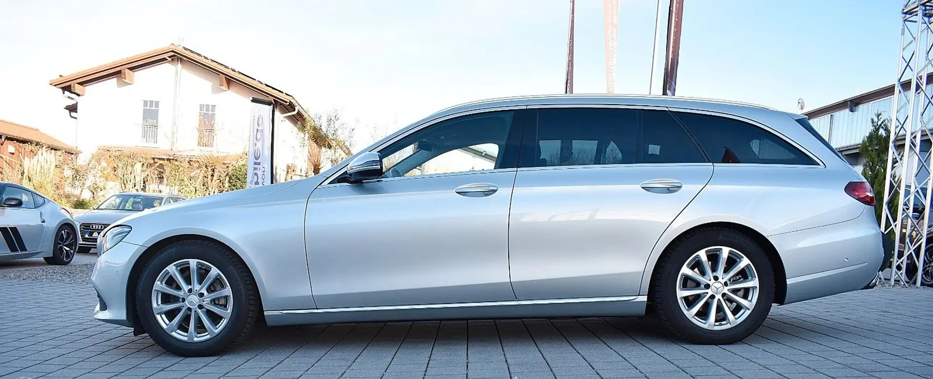 Mercedes-Benz E 200 E T-Modell E 200 AHK / Avantgarde Argent - 1