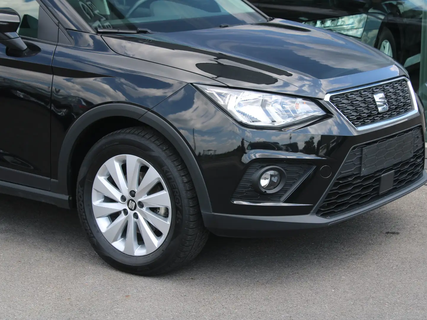 SEAT Arona 1.0 TSI-81KW-DSG-AIRCO-NAVI-BLUETOOTH-ALU V-PDC Zwart - 2