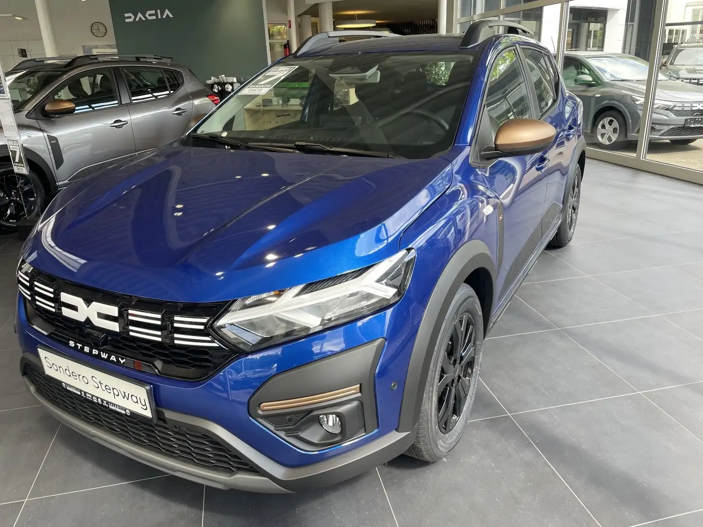 Dacia Sandero Stepway Extreme+ TCe 110 Blau - 1