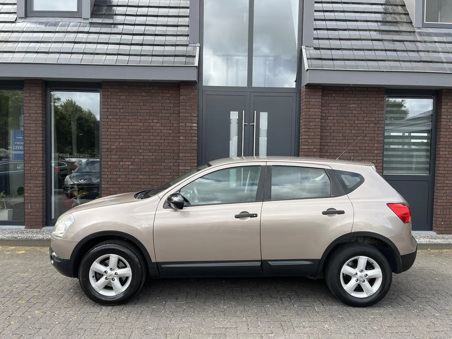 Nissan Qashqai 1.6 Visia APK TOT 5-2026 Brun - 2
