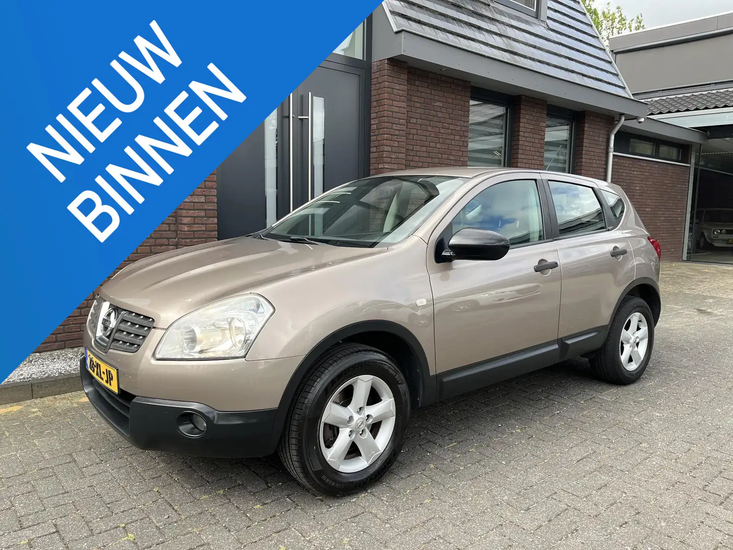 Nissan Qashqai 1.6 Visia APK TOT 5-2026 Brun - 1