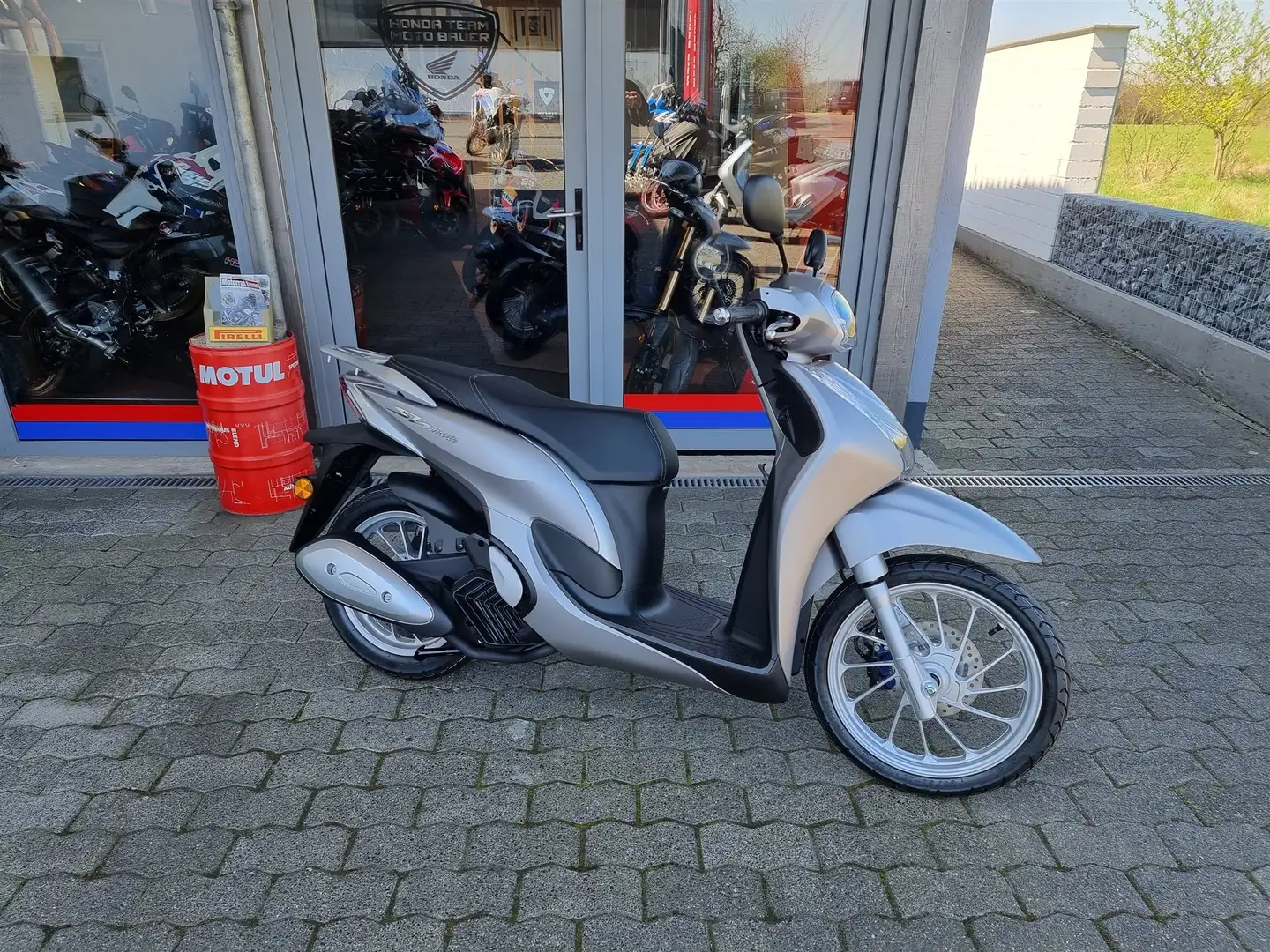 Honda SH 125 Zilver - 1