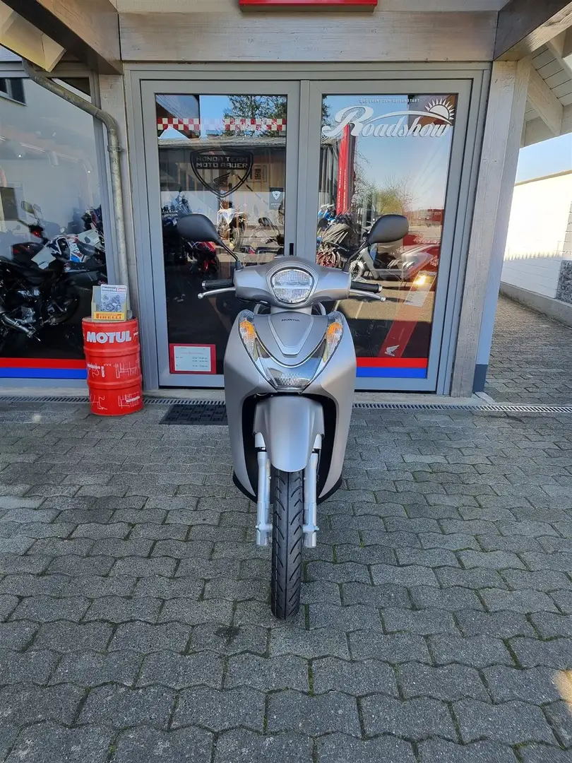 Honda SH 125 Srebrny - 2