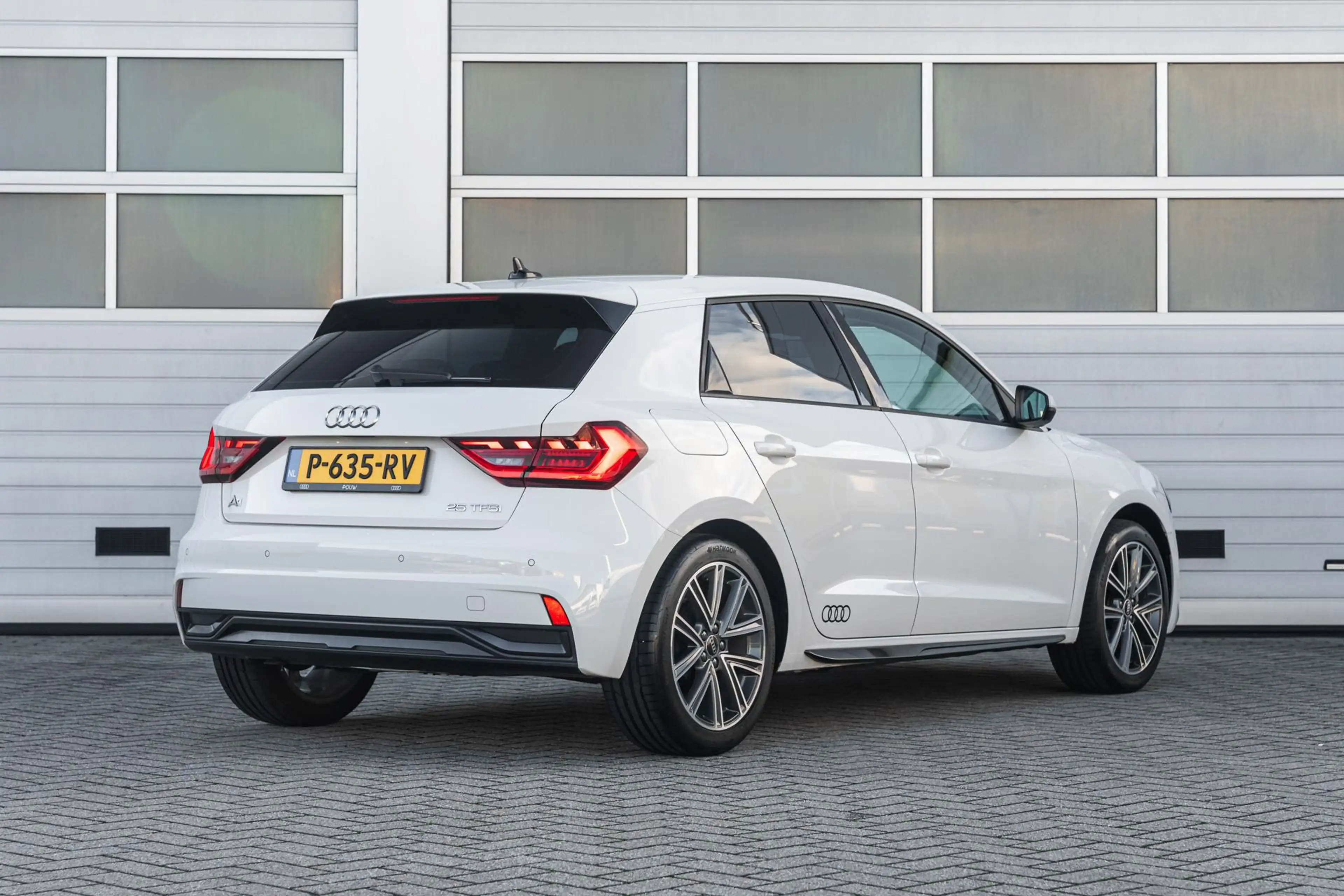Audi A1 Sportback 25 TFSI 95pk Advanced edition | Parkeers — photo 2