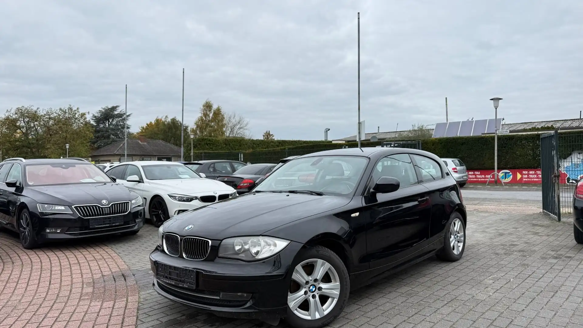 BMW 116 i Lim. | KLIMA | SITZ-HEIZUNG | SPARSAM Noir - 2