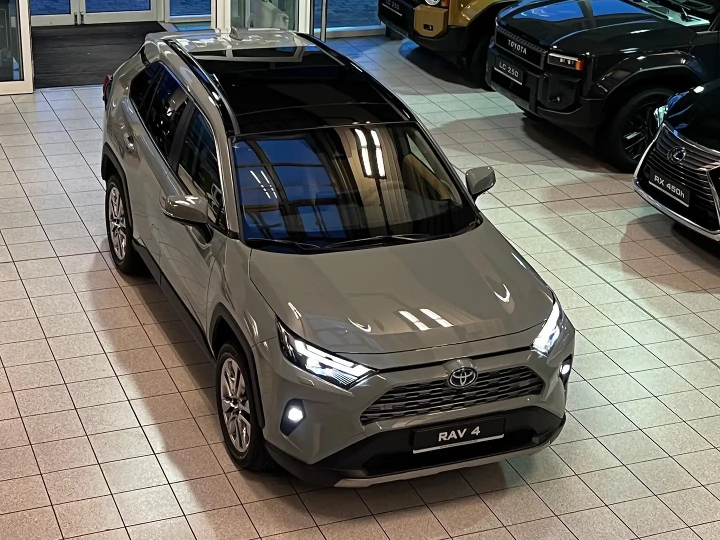 Toyota RAV 4 LOUNGE-4x4-JBL-PANORAMA-360 CAM.-Hybrid Grün - 1