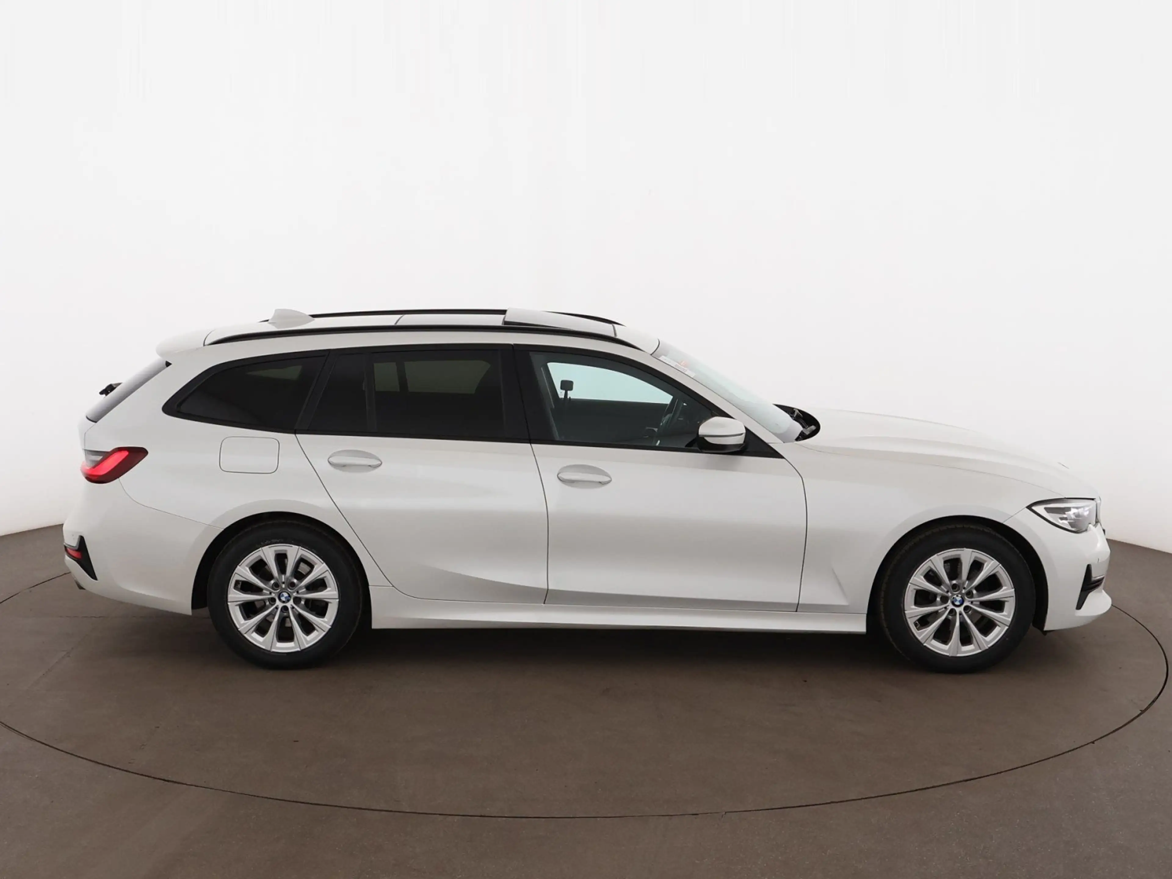 BMW 320 d Touring Advantage LED SKY LEDER NAVI ASSIST — photo 9