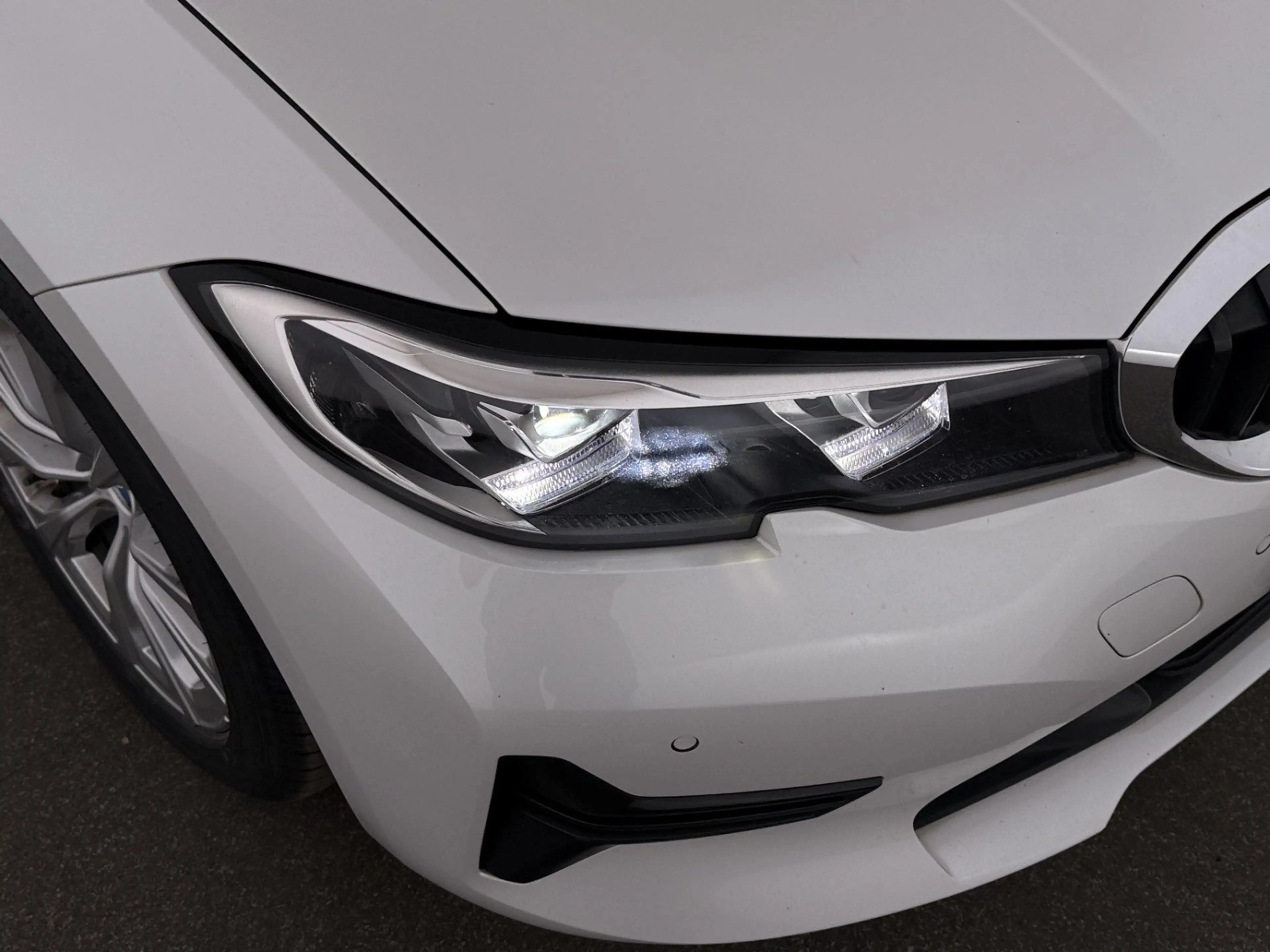 BMW 320 d Touring Advantage LED SKY LEDER NAVI ASSIST — photo 12