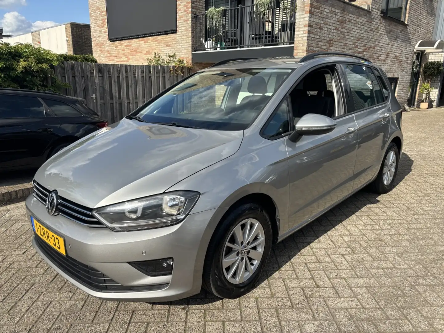 Volkswagen Golf Sportsvan 1.2 TSI Comfortline Grijs - 1