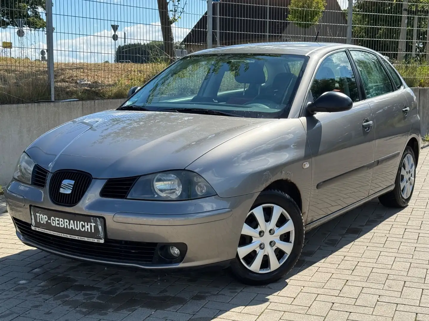 SEAT Ibiza 1.4 Fresh+KLIMA+8 x bereift+TÜV b. 02.2026 Grau - 1
