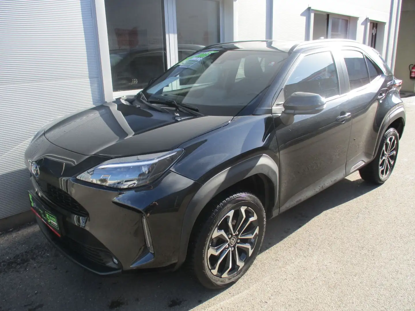 Toyota Yaris Cross 1.5 FWD Active Drive ACC+LED+Navi+LM Schwarz - 2