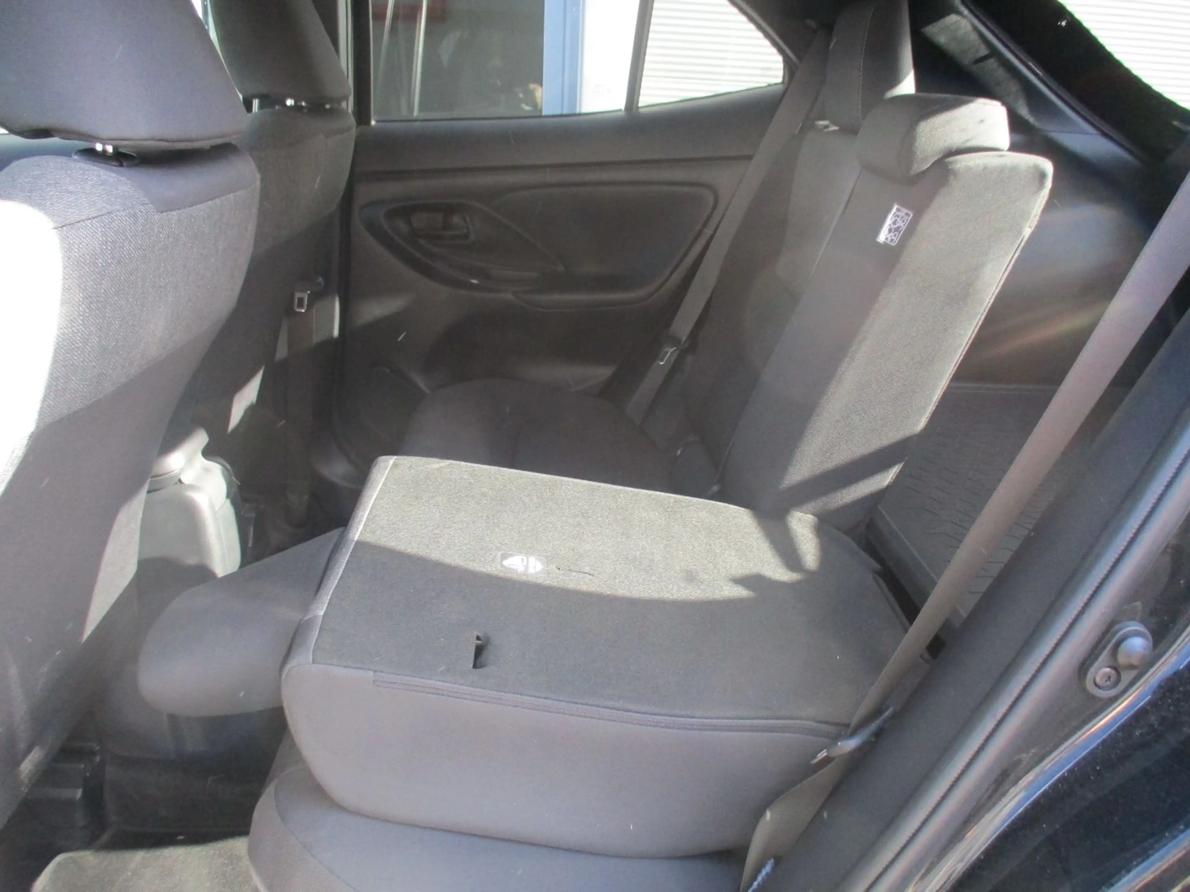Toyota Yaris Cross 1.5 FWD Active Drive ACC+LED+Navi+LM — photo 4