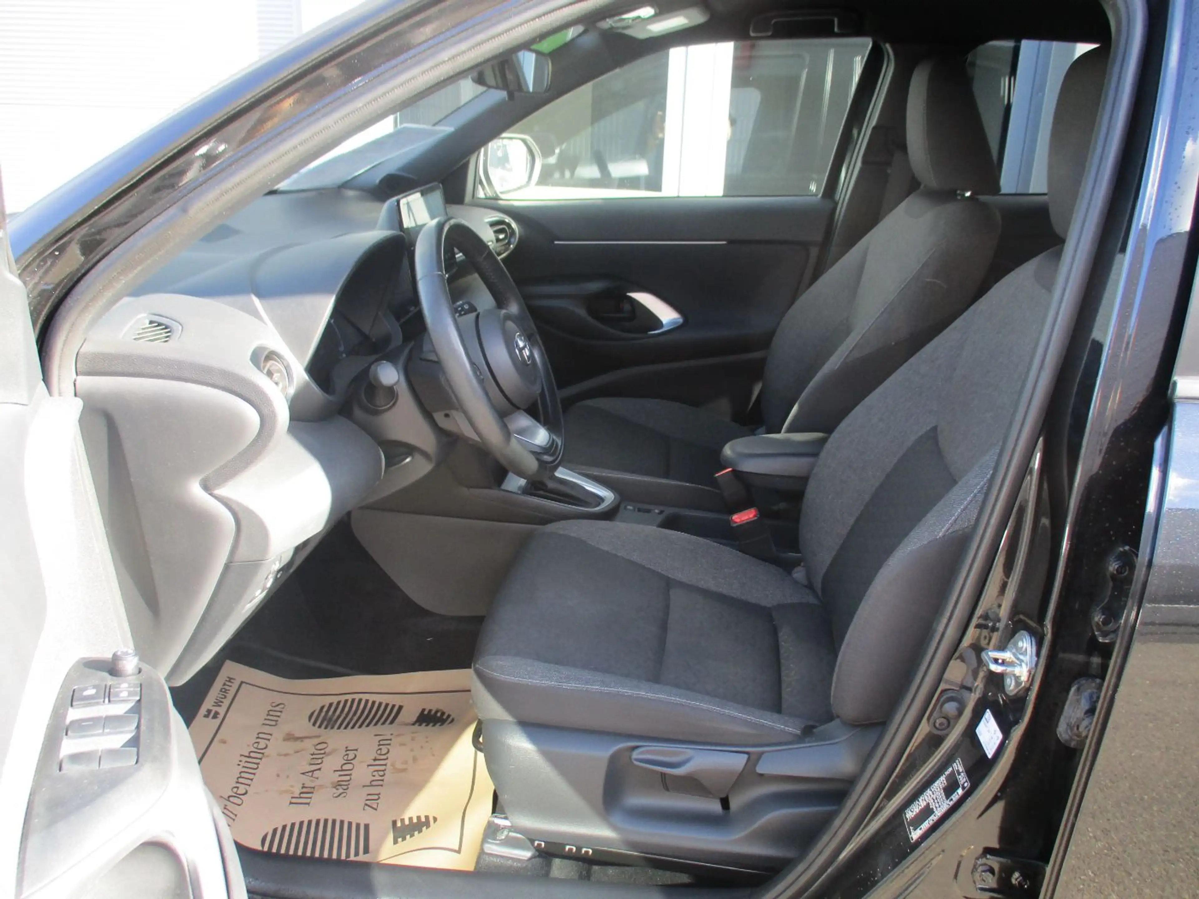 Toyota Yaris Cross 1.5 FWD Active Drive ACC+LED+Navi+LM — photo 2