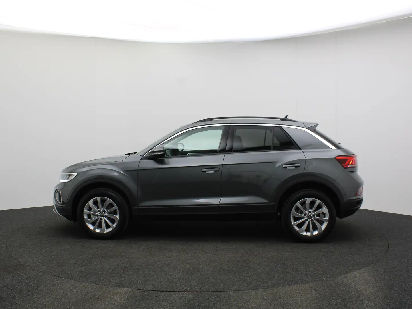 Volkswagen T-Roc 1.0 TSI 116pk Life Edition Grijs - 2