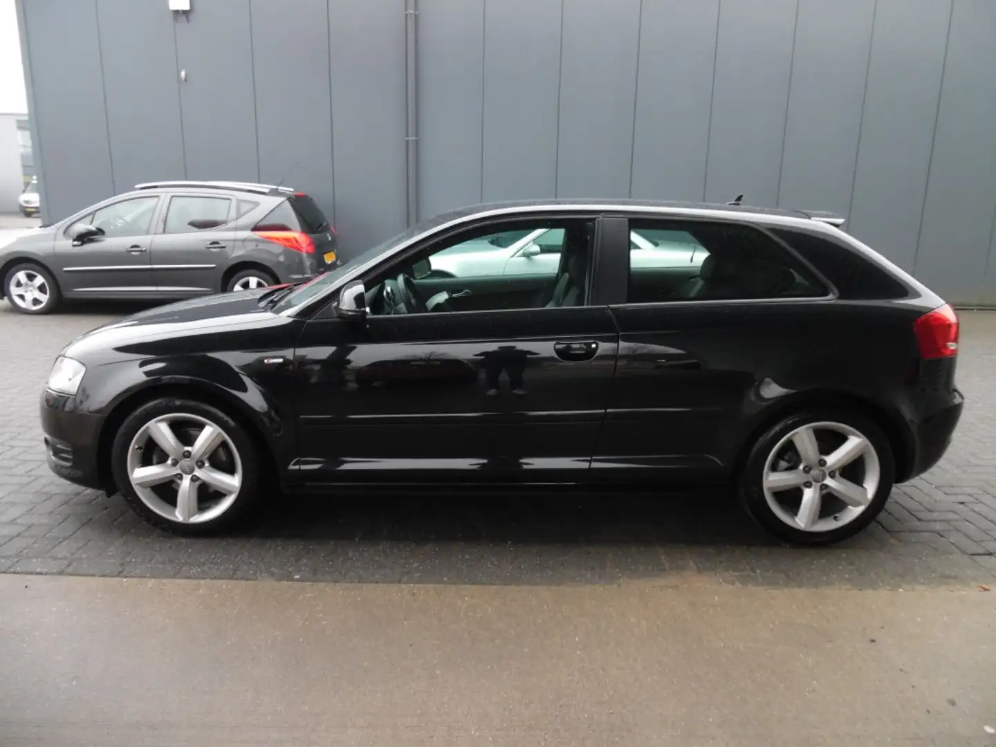 Audi A3 1.4 TFSI S-EDITION Noir - 2