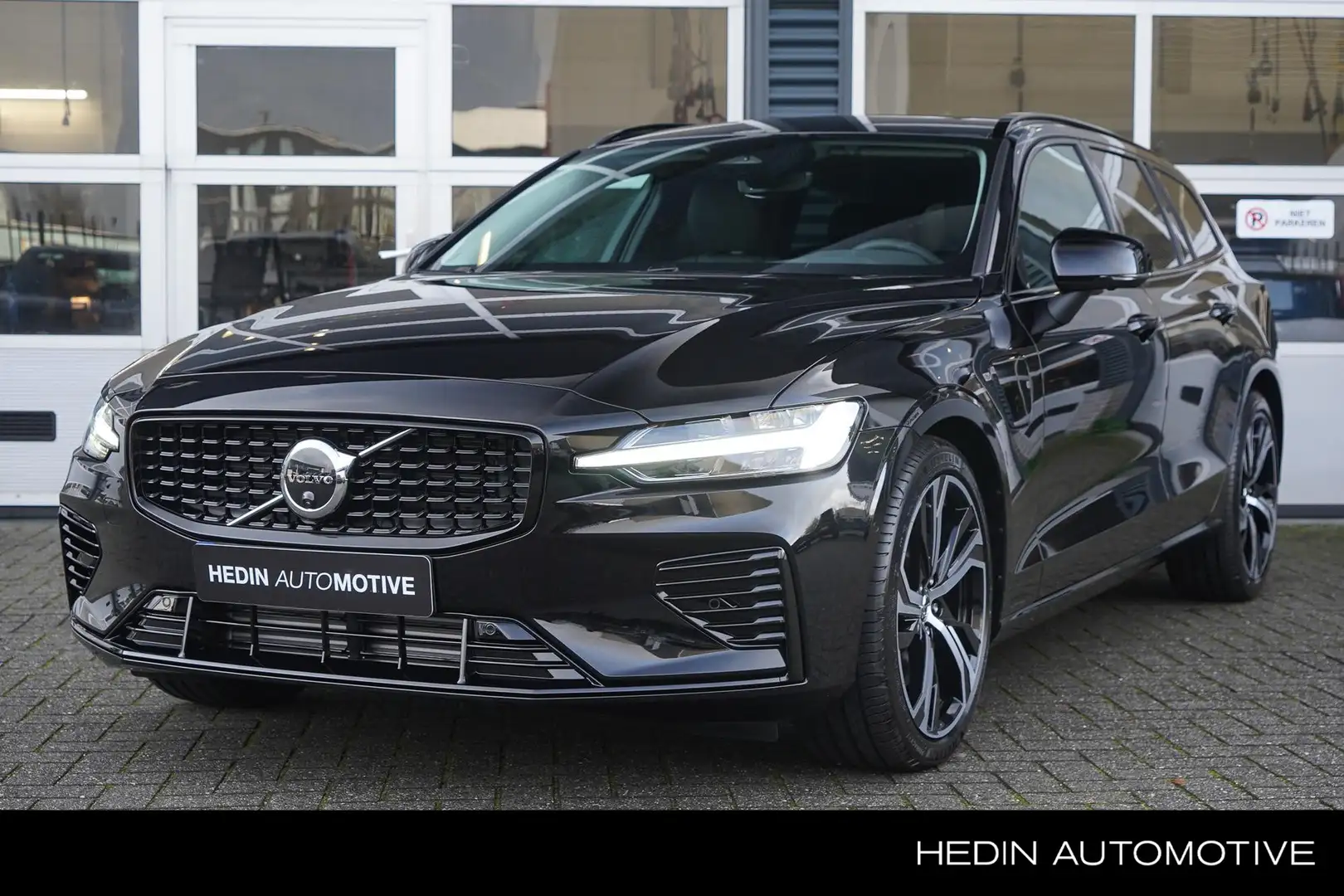 Volvo V60 2.0 T6 Plug-in hybrid AWD Plus Dark | Glazen schui Schwarz - 1