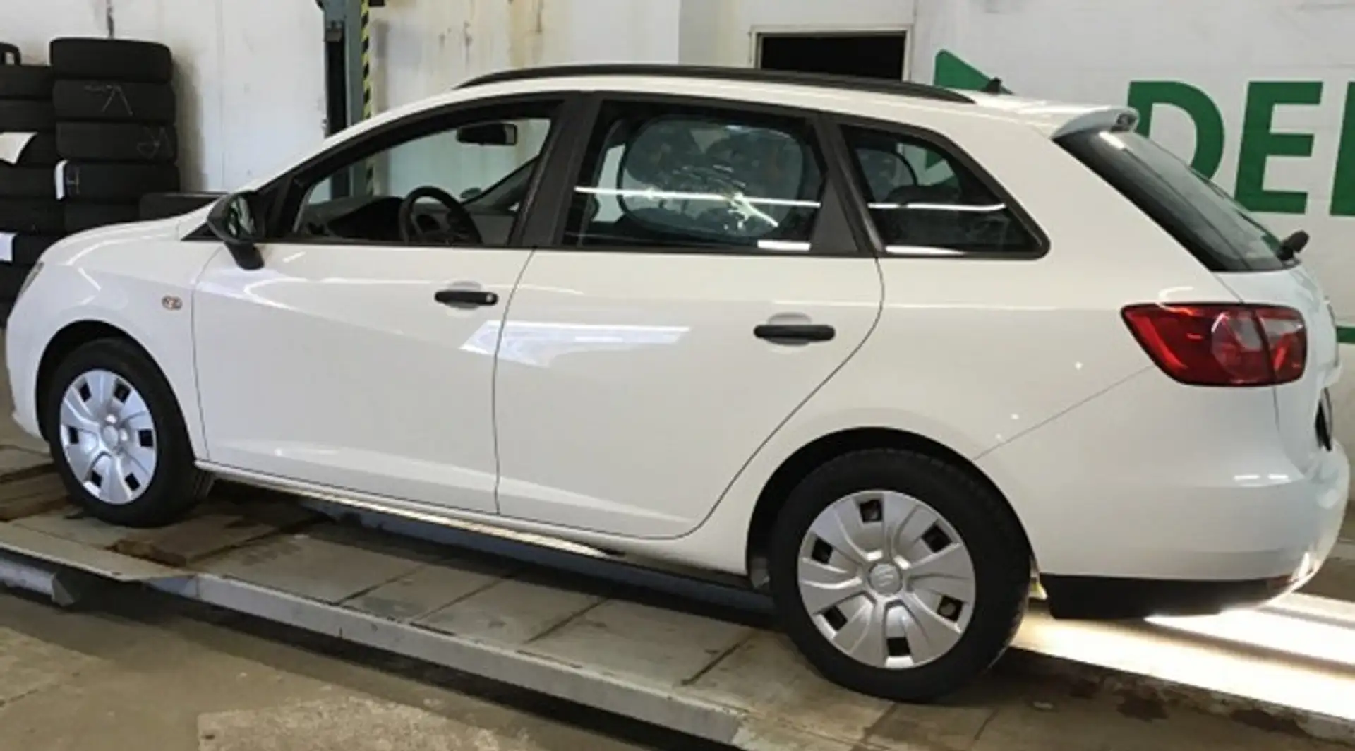 SEAT Ibiza Ibiza ST 1.4 16V Reference Weiß - 2