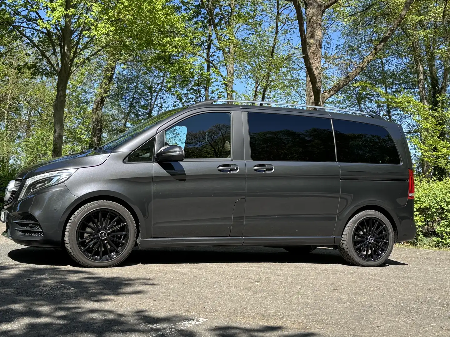 Mercedes-Benz V 300 d AMG Avantgarde Edition Standhzg 360° Garantie siva - 2