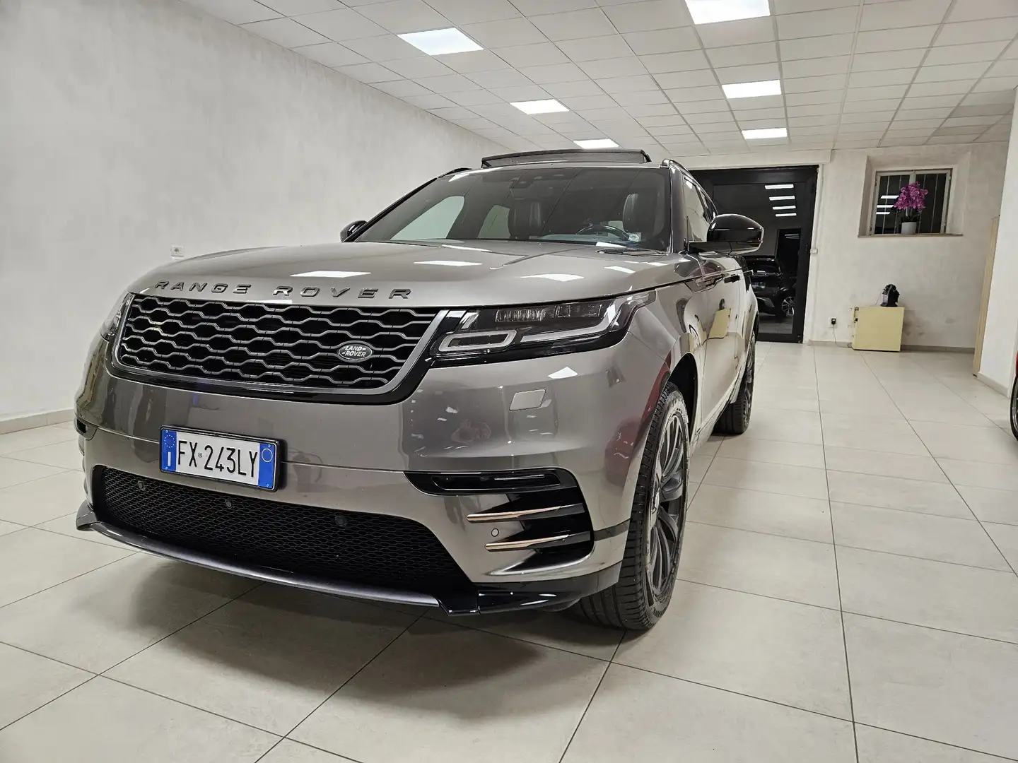 Land Rover Range Rover Velar 2.0d i4 R-Dynamic S 240cv auto my19 Bronce - 1