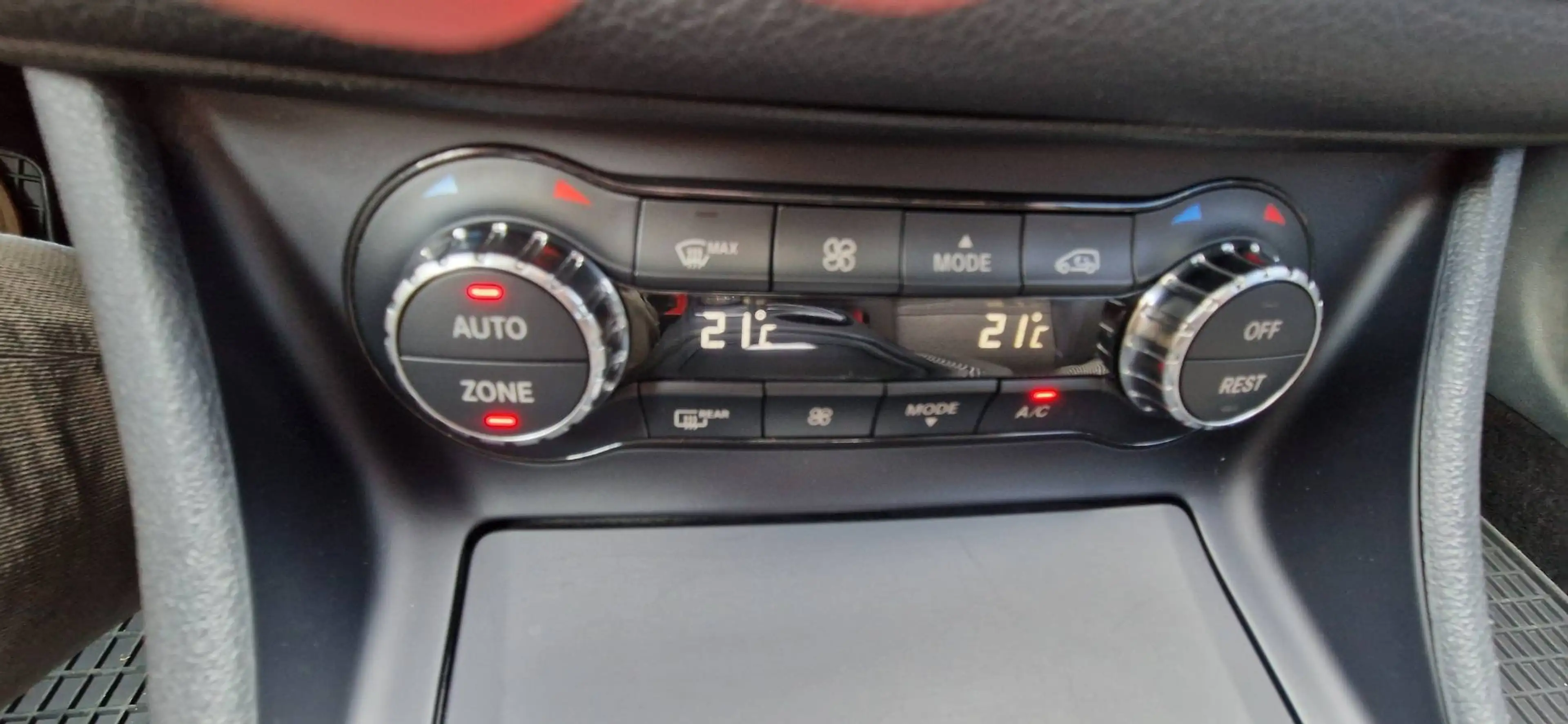 Mercedes-Benz GLA 200 Edition Lifestyle 4 Matic — photo 12