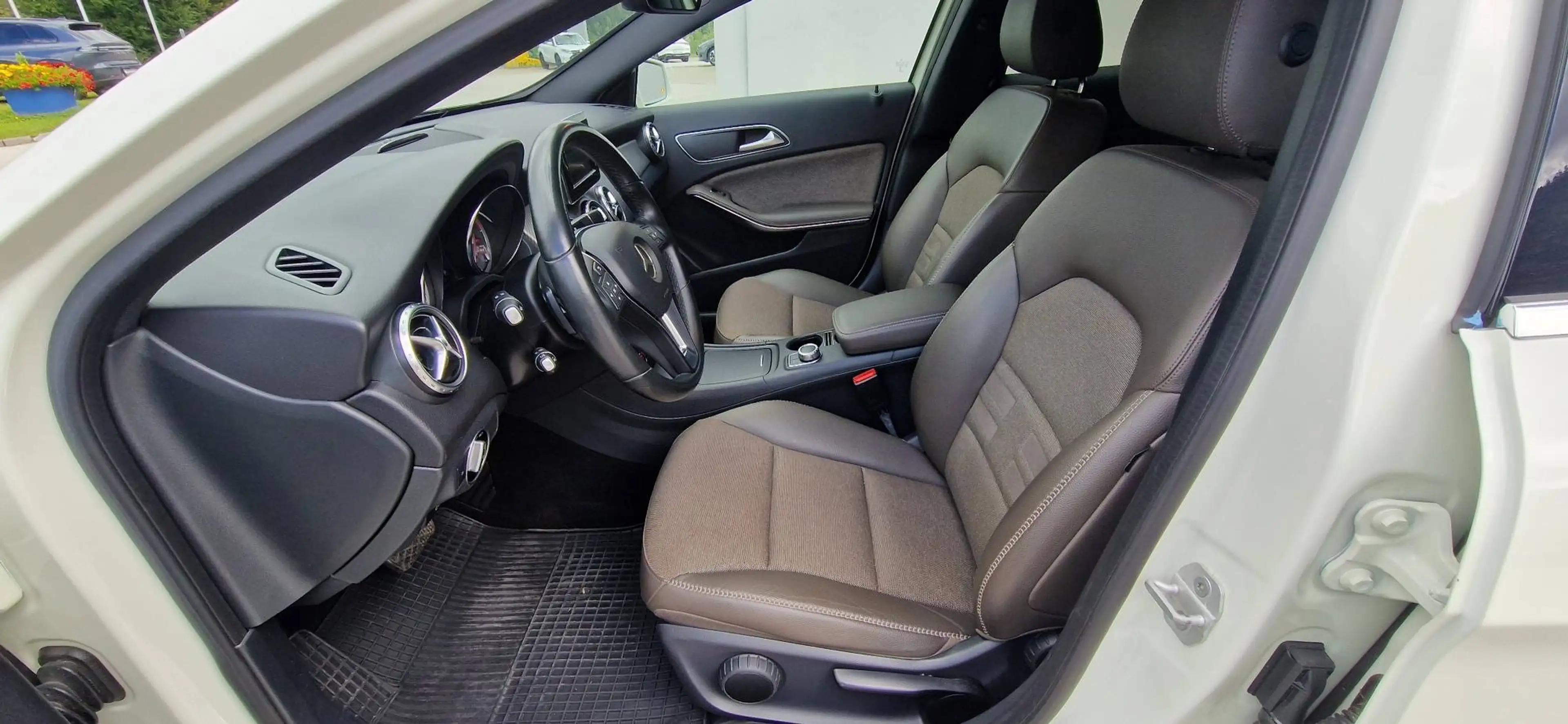 Mercedes-Benz GLA 200 Edition Lifestyle 4 Matic — photo 8