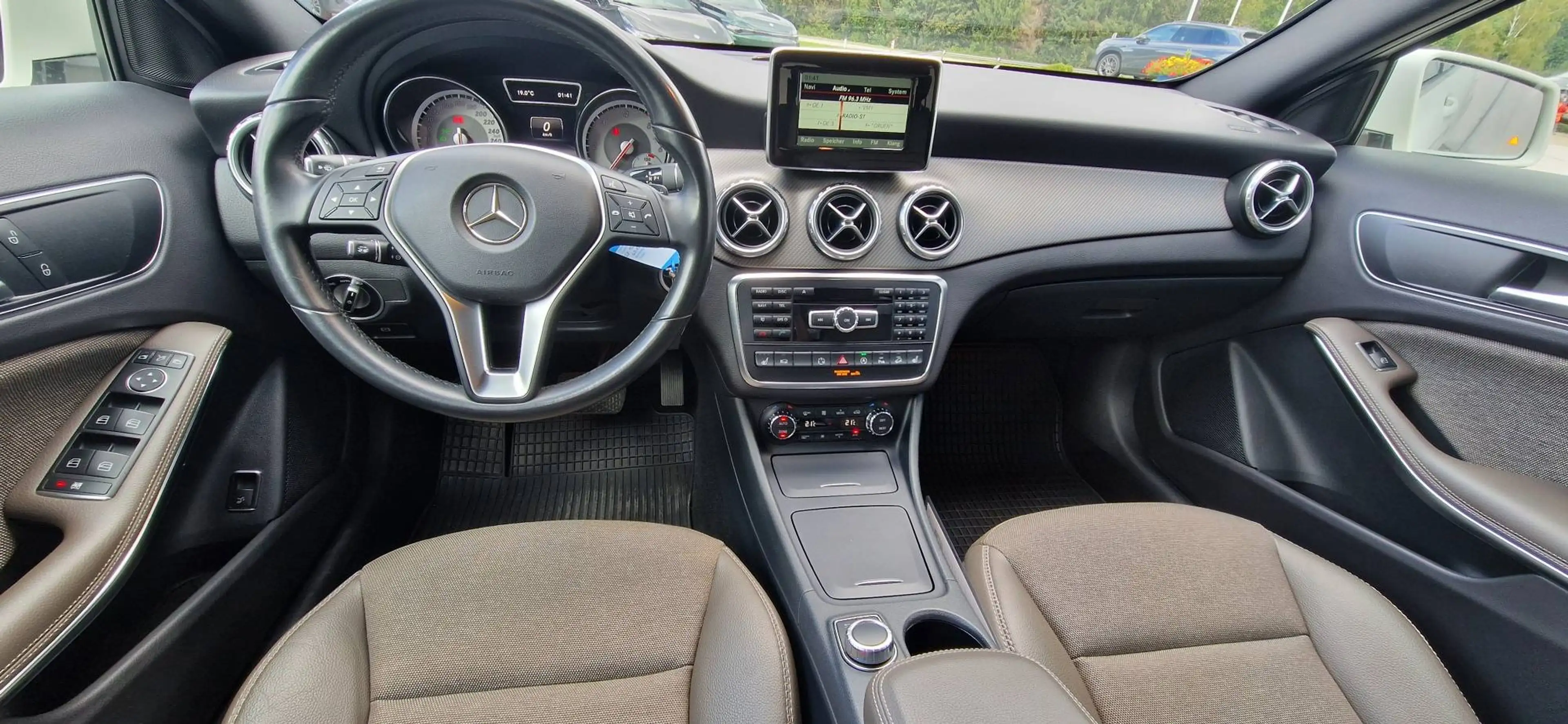 Mercedes-Benz GLA 200 Edition Lifestyle 4 Matic — photo 7