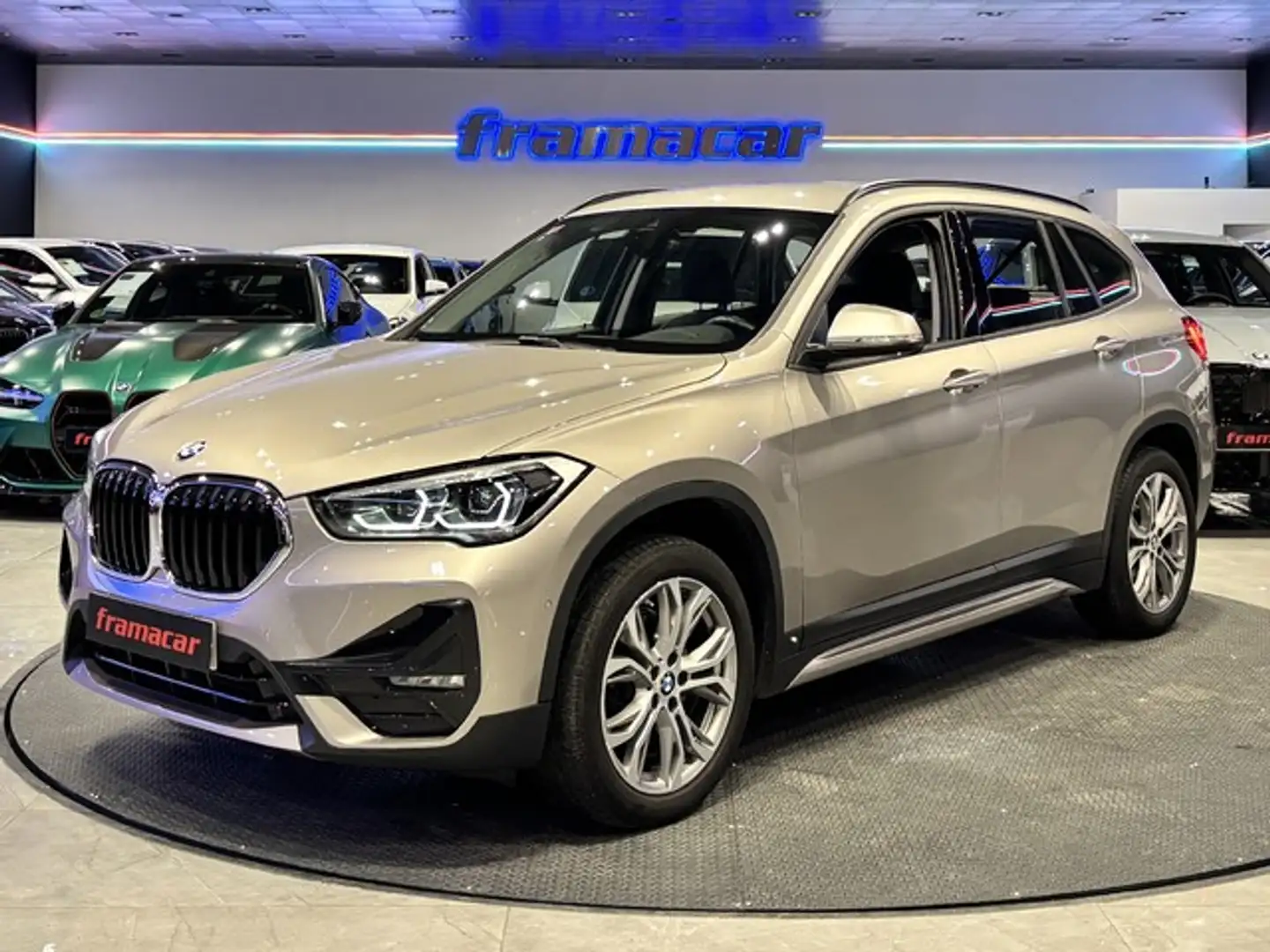 BMW X1 sDrive 18i Noir - 1