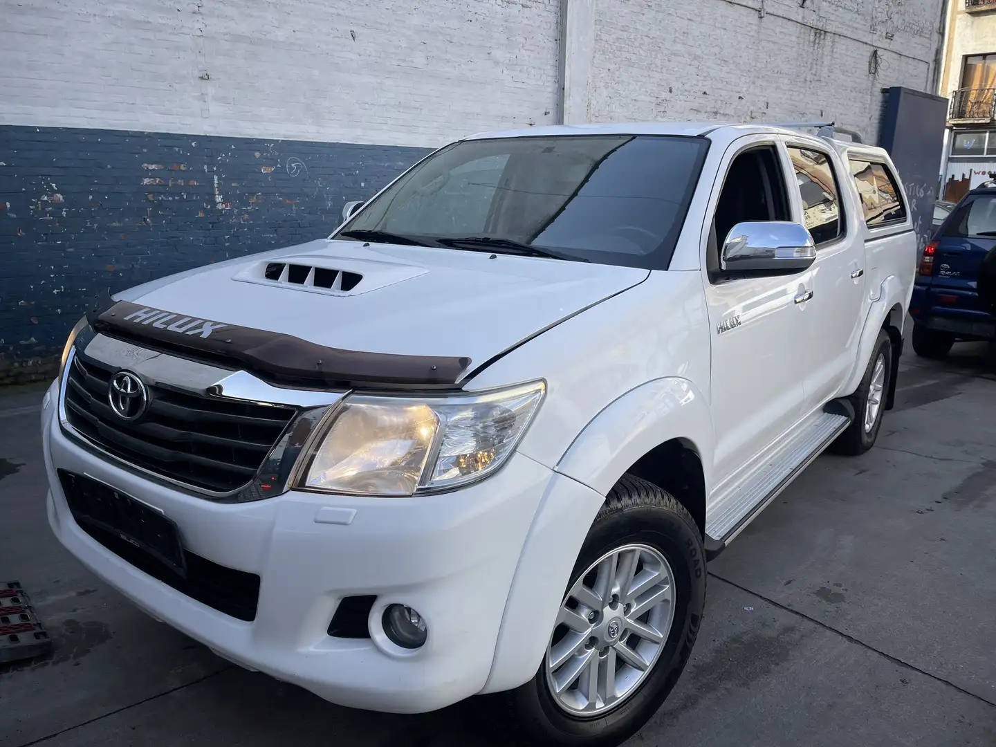 Toyota Hilux 2.5 D-4D 4WD STX Weiß - 2