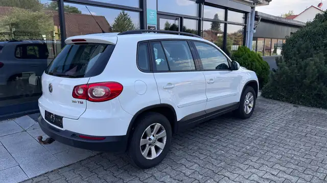 Volkswagen Tiguan view 6