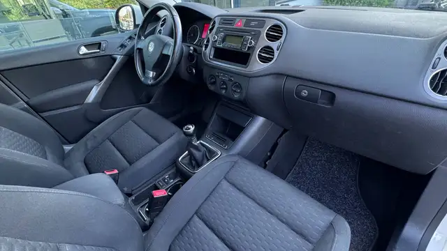 Volkswagen Tiguan view 12