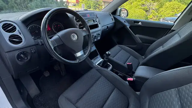 Volkswagen Tiguan view 11